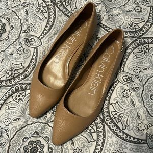Calvin Klein Nude Flats with Silver Accents - Size 8